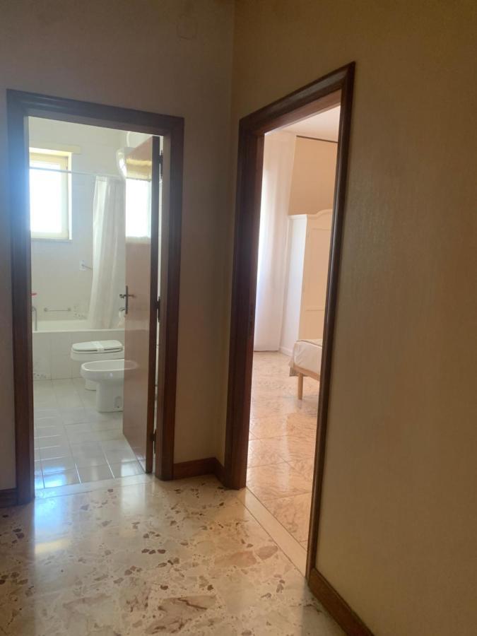 Porta Napoli Rooms Lecce Bagian luar foto