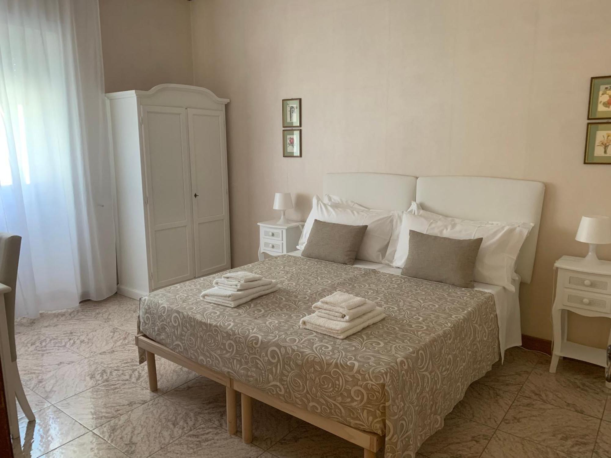 Porta Napoli Rooms Lecce Bagian luar foto