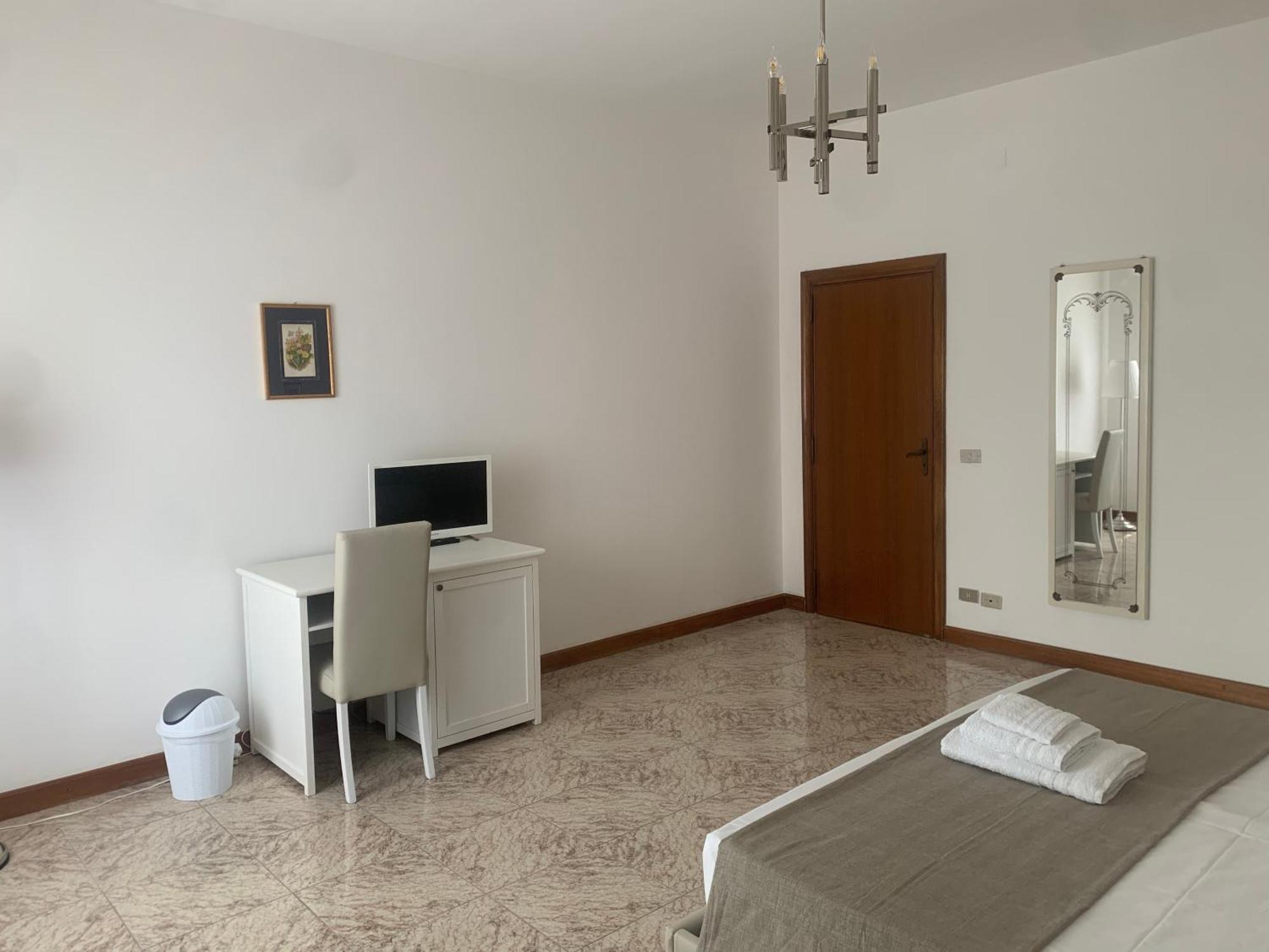 Porta Napoli Rooms Lecce Bagian luar foto